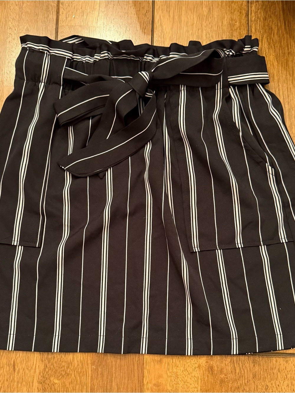 Urban Heritage Striped Paperbag Waist Mini Skirt with Tie - Size‎ Medium
